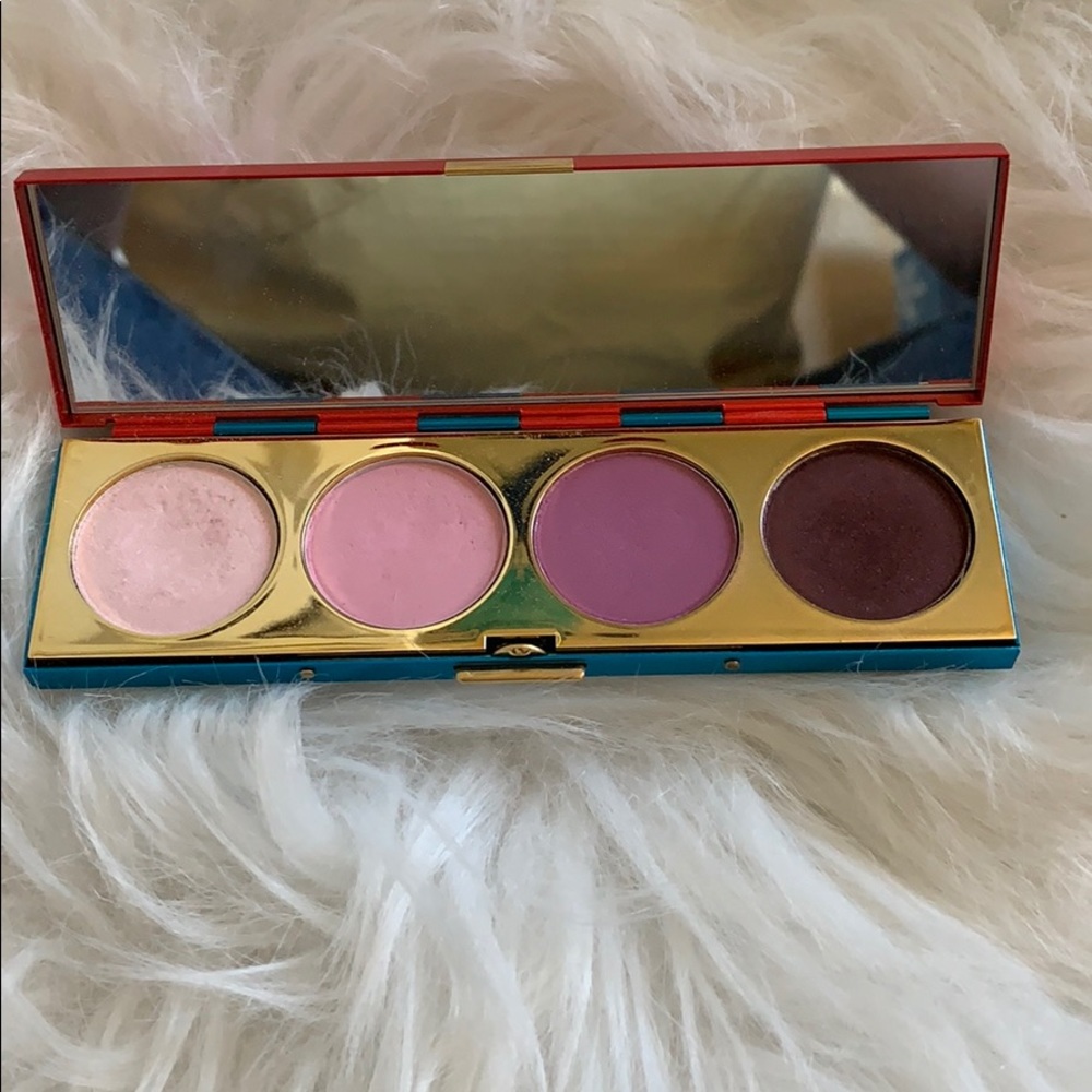 ✨Ltd. edition MAC Wonder Woman eyeshadow✨